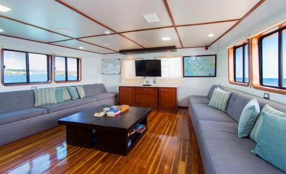 Galapagos Boat XAVIER III Interior Lounge 2 © Diego Garcia.jpg